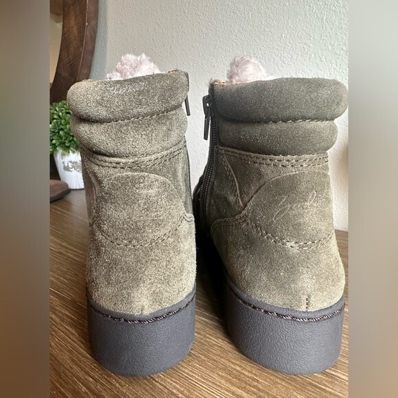 NWOB ** Zodiac Pierson Bootie Suede Dark Olive Size 6.5 - Picture 9 of 16